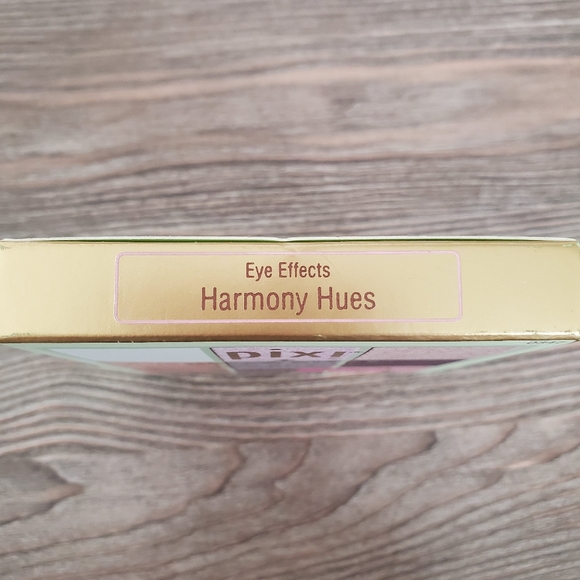 PIXI Hello Kitty Eyeshadow Pallet 0347 Harmony Hues - Picture 3 of 6